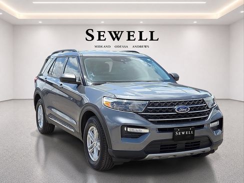 Used 2021 Ford Explorer XLT w/ Equipment Group 202A AWD/4WD image 7