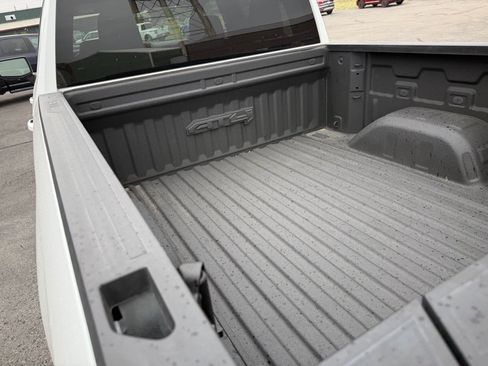 Used 2024 GMC Sierra 1500 AT4 AWD/4WD image 9