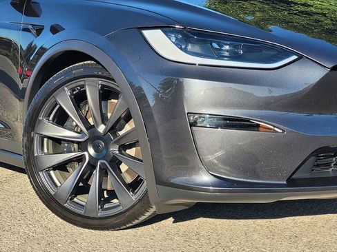 Used 2024 Tesla Model X image 3