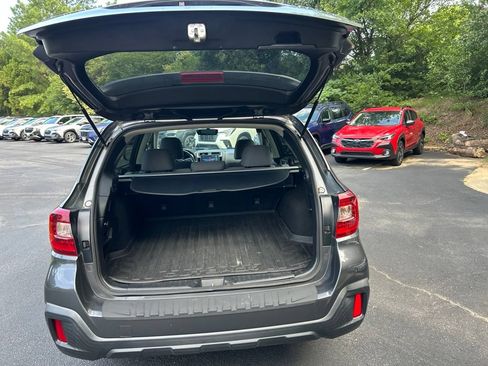 Used 2018 Subaru Outback 2.5i Premium AWD/4WD image 17