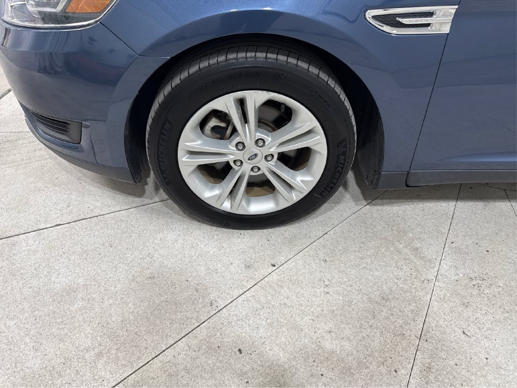 Used 2018 Ford Taurus SE FWD image 16