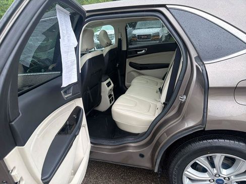 Used 2019 Ford Edge Titanium w/ Equipment Group 301A AWD/4WD image 28