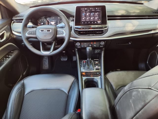 Used 2025 Jeep Compass Latitude AWD/4WD image 8