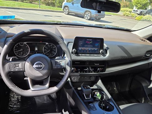 Used 2023 Nissan Rogue SV w/ SV Premium B Package image 11