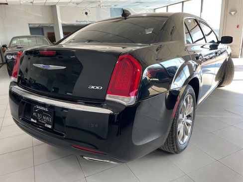 Used 2018 Chrysler 300 Touring image 7