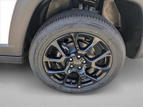 New 2026 Jeep Compass Latitude image 10