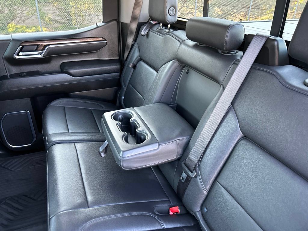 Used 2025 Chevrolet Silverado 1500 LT Trail Boss w/ Convenience Package II AWD/4WD image 32