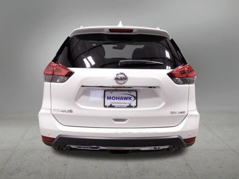 Used 2020 Nissan Rogue SV image 4