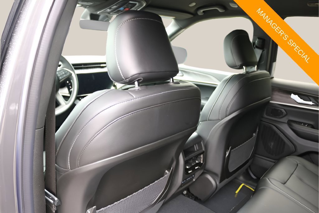 New 2026 Jeep Grand Cherokee Limited RWD image 13