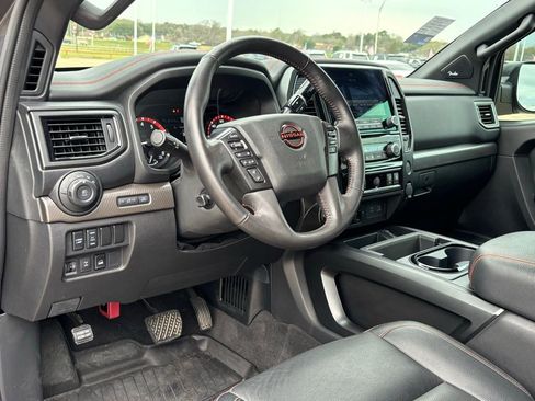 Used 2024 Nissan Titan PRO-4X w/ Pro-4x Convenience Package image 10