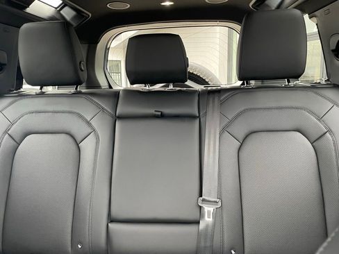 Used 2025 Land Rover Defender 110 X-Dynamic SE image 21