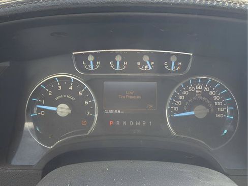 Used 2011 Ford F150 Lariat w/ Lariat Chrome Pkg AWD/4WD image 11