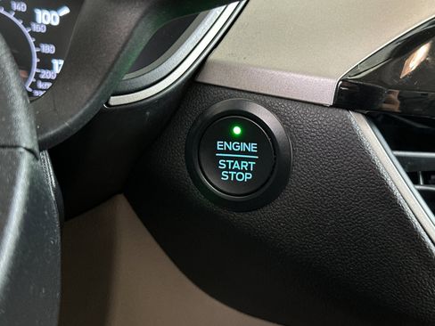 Used 2020 Ford Escape SE image 21