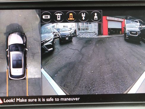 Used 2017 Bentley Bentayga image 42