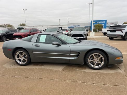 Used 2004 Chevrolet Corvette Coupe w/ Roof Package image 2