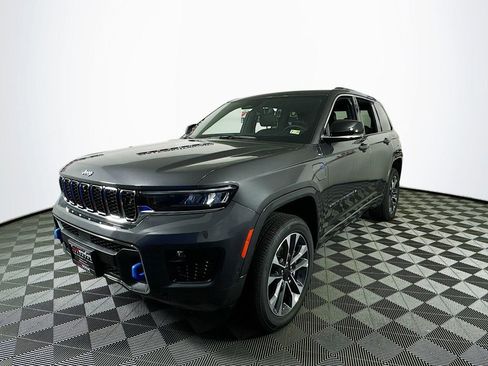 New 2024 Jeep Grand Cherokee Overland w/ Advanced Protech Group III AWD/4WD image 3