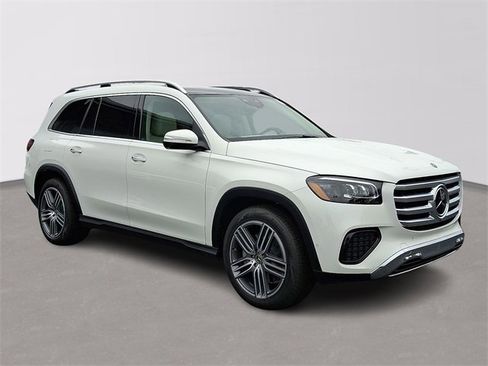 Used 2025 Mercedes-Benz GLS 450 4MATIC image 3