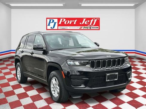 Used 2023 Jeep Grand Cherokee Laredo AWD/4WD image 2