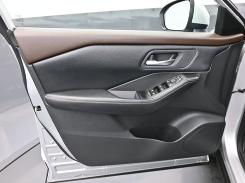 Used 2022 Nissan Rogue SV FWD image 19