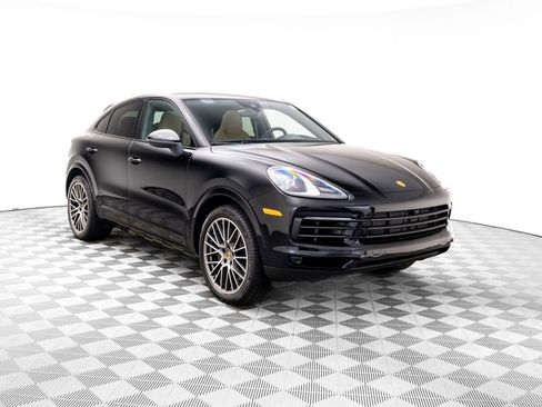 Certified 2023 Porsche Cayenne Platinum Edition image 5