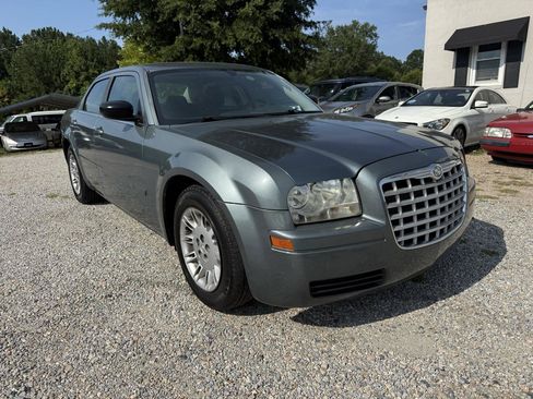 Used 2005 Chrysler 300 RWD image 3