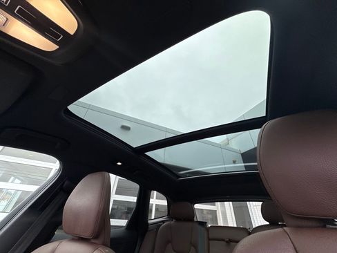 Used 2023 Volvo XC60 B5 Plus image 24