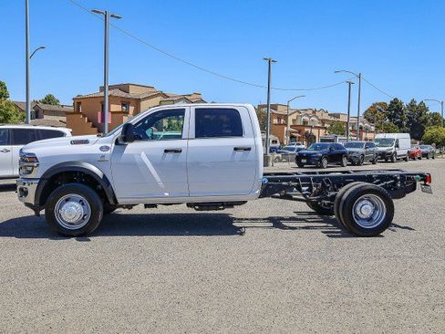 New 2025 RAM 5500 Tradesman w/ Chrome Appearance Group image 7
