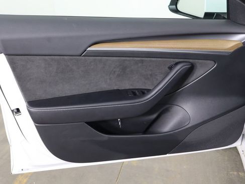 Used 2023 Tesla Model 3 Standard Range image 17