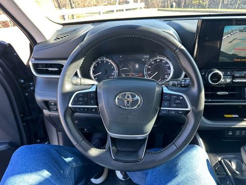 Certified 2024 Toyota Highlander XLE AWD/4WD image 43