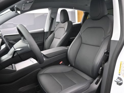 Used 2026 Tesla Model Y 2WD image 17