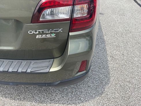 Used 2017 Subaru Outback 2.5i Premium AWD/4WD image 9