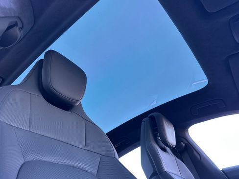 Used 2022 Porsche Taycan Turbo S image 18