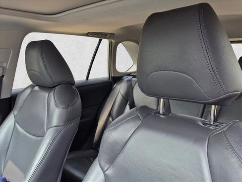 Used 2021 Toyota RAV4 XLE w/ Convenience Package FWD image 15