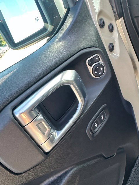Used 2022 Jeep Wrangler Unlimited Rubicon w/ Cold Weather Group AWD/4WD image 16