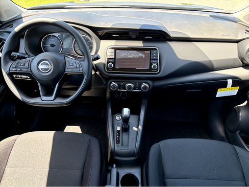 Certified 2025 Nissan Kicks Play S image 4