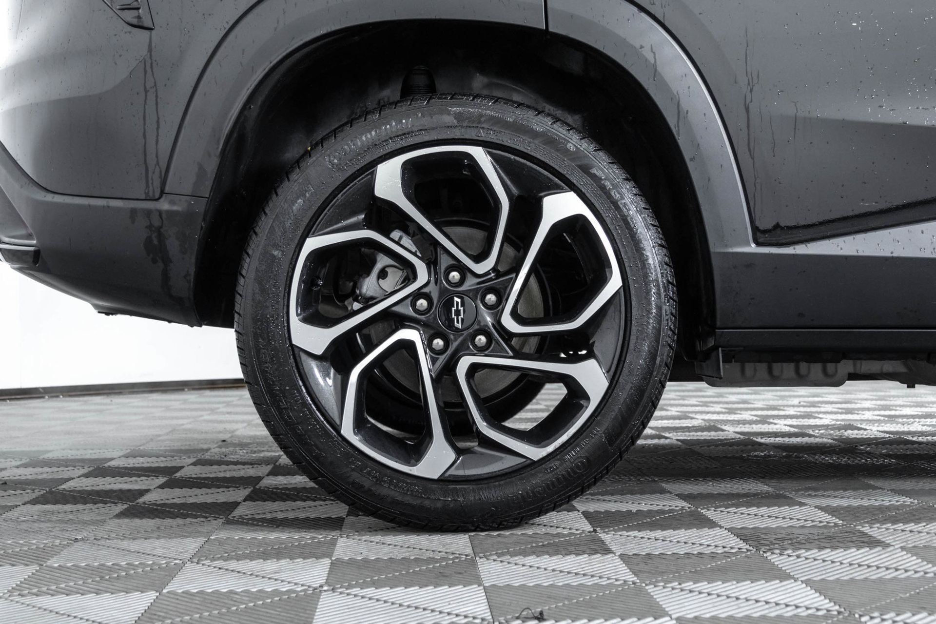 Used 2024 Chevrolet Trax RS w/ Sunroof Package FWD image 42