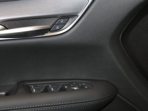 New 2025 Cadillac XT5 Luxury image 10