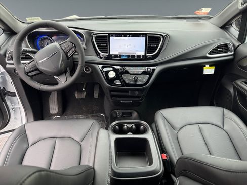 New 2026 Chrysler Pacifica Select image 10