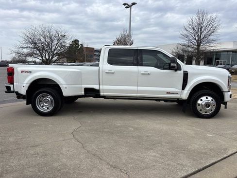 Used 2025 Ford F450 Platinum w/ FX4 Off-Road Package image 2