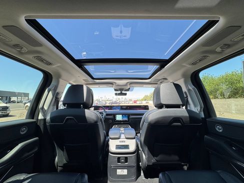 Used 2025 Lincoln Navigator Reserve AWD/4WD image 19