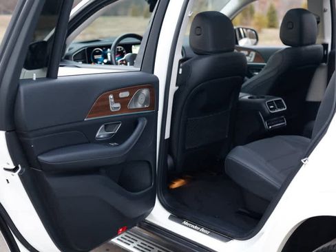 Used 2023 Mercedes-Benz GLS 450 4MATIC image 17