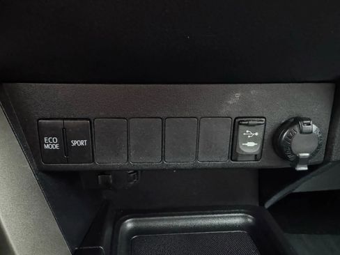 Used 2015 Toyota RAV4 LE image 25