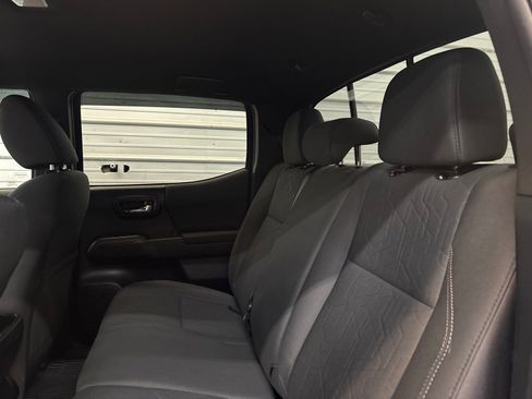 Used 2018 Toyota Tacoma TRD Sport image 23