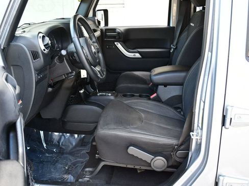 Used 2016 Jeep Wrangler Unlimited Rubicon w/ Connectivity Group AWD/4WD image 42