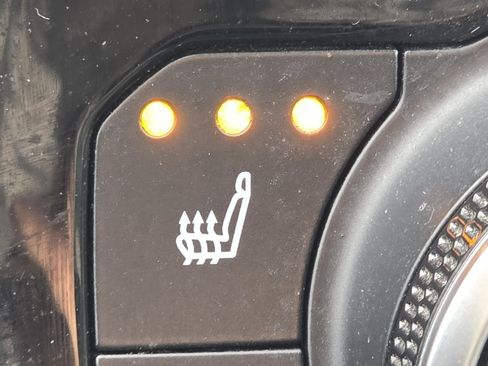 Used 2021 Toyota Highlander XLE image 7