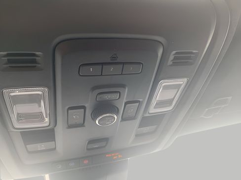 Used 2024 Chevrolet Suburban Z71 w/ Luxury Package AWD/4WD image 22