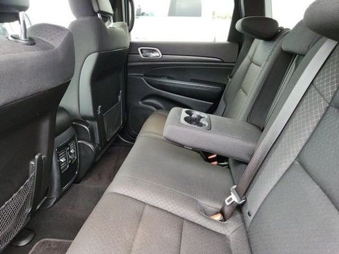 Used 2019 Jeep Grand Cherokee Laredo image 27