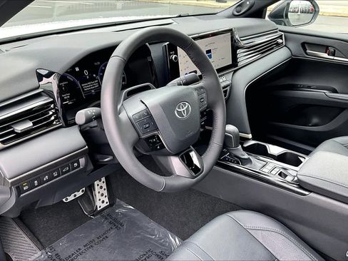 Used 2025 Toyota Camry XSE w/ Premium Plus Package image 17