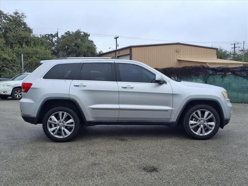 Used 2013 Jeep Grand Cherokee Laredo RWD image 3