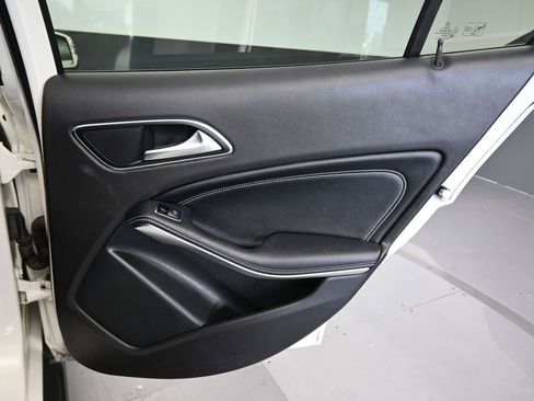 Used 2018 Mercedes-Benz GLA 250 4MATIC image 35